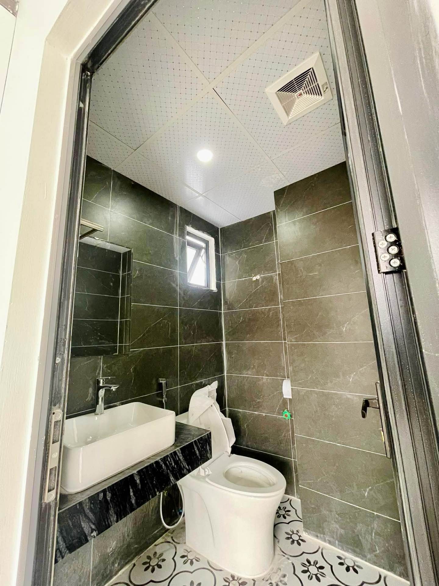 Bán nhà Bạch Đằng - diện tích 34m2 5 tầng - Lô góc 2 mặt tiền - giá 11,5 tỷ
